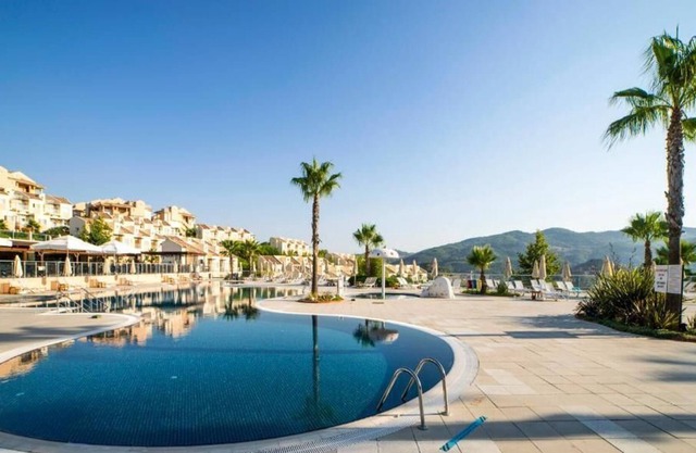 1+1 Flat with Communal Pool in Kusadasi-Awz142