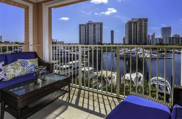 1/1 Vista intercostal @ The Yacht Club At Aventura