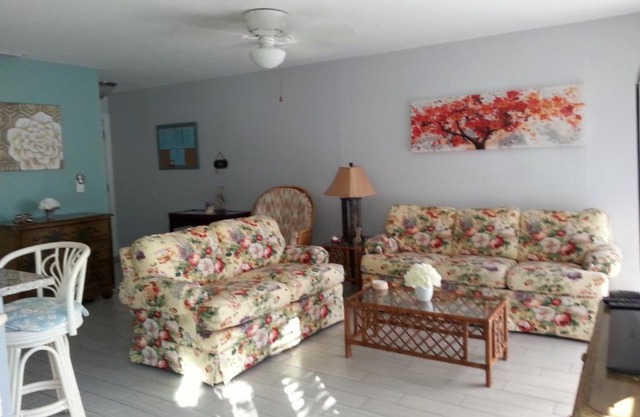 1+1 Large condo Sarasota