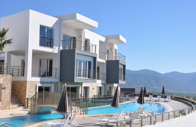 Apartamento de lujo 1 + 1 en Kusadasi Sogucak, frente al mar Egeo de color turquesa