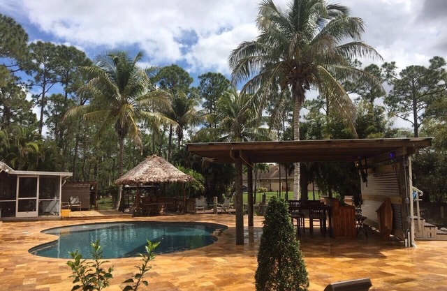 In-Law suite 1/1 resort style pool & tiki hut cerca de Wellington Winter Equestrian