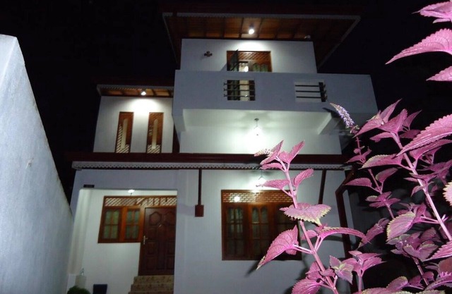 1 y 1 casa privada ....