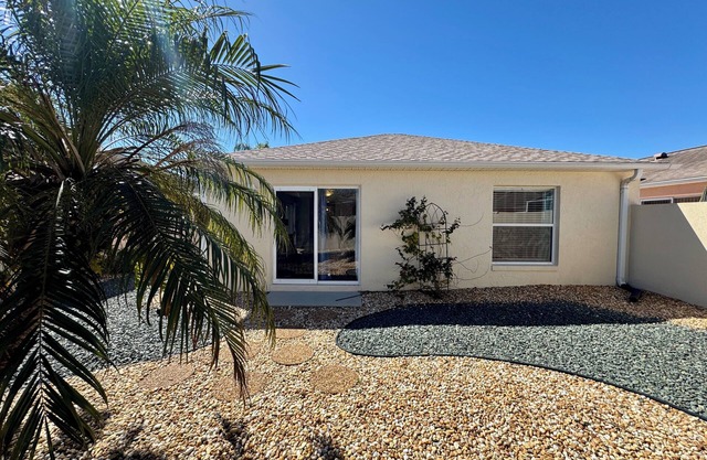 1/1 Villa in The Village of De La Vista