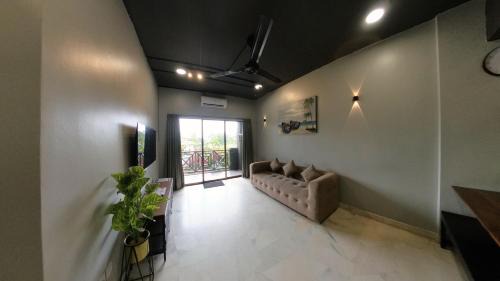 1-10pax DoorStep private beach & swimming pool