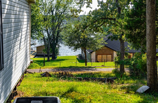 1/2 Acre View 1 Min To Water