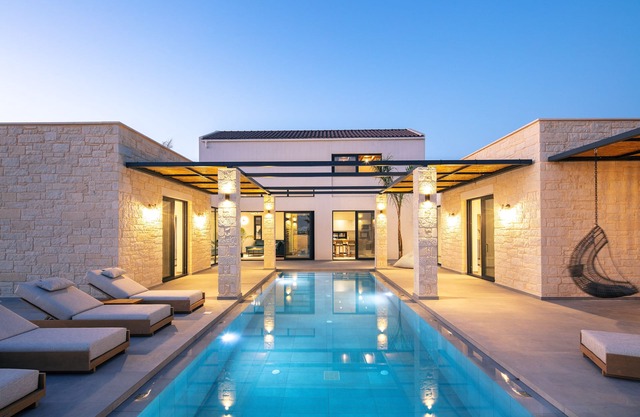 1,2 Km from the beach, close to Chania and 40m2 private pool!