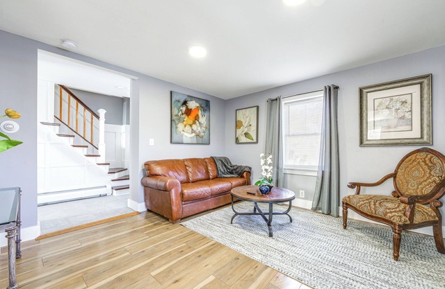 1/2 Mi to Dtwn & Harbor Park: Home w/ Large Yard!