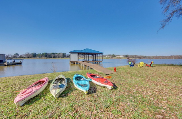 1/4 Mi to Emerald Bay: Waterfront Bullard Home