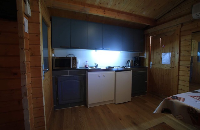 1 Apartamento tipo chalet. Totalmente equipada, aire acondicionado con piscina. en privado