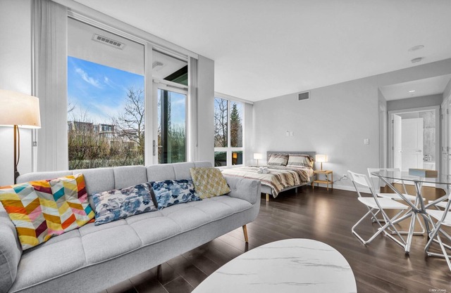 1-BDR&1-Bath | 800 sq.ft | AC | Free WiFi & Parking | Quiet Neighbor