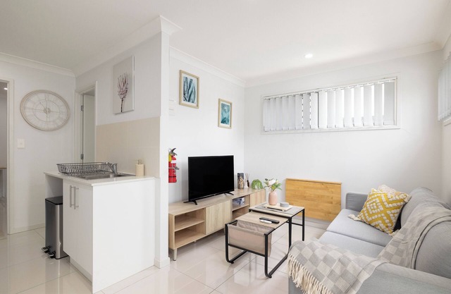 1 Bdr Apt! GST Credits! Kitchen! Parking! 135F1