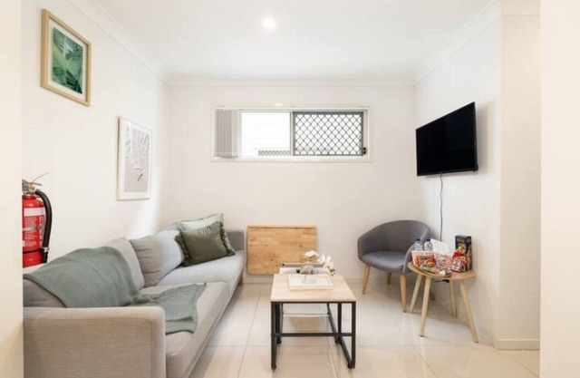 1 Bdr Apt! GST Credits! Kitchen! Parking! 335F1