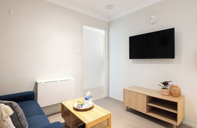 1 Bdr Apt! Train! Parking! Restaurants! 5144D1