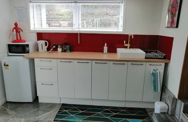 1 Bed 1 Bathroom w Parking sleeps 3
