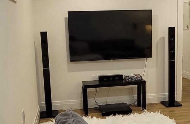 1-bed 2 bath retreat with remote office space