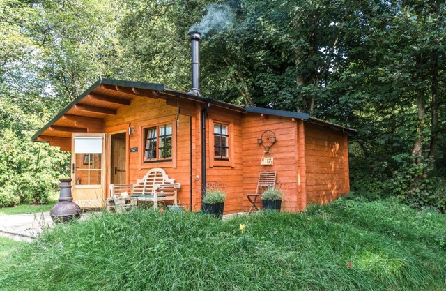 1-Bed Cabin 2 adults Wood Burning Hot Tub & Fire