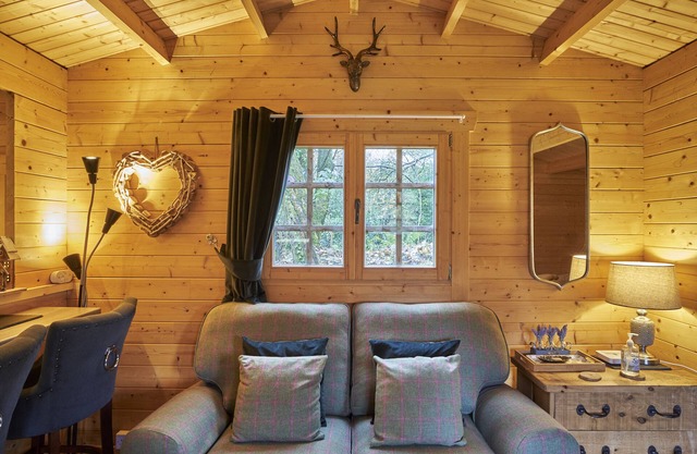 Tranquil Cabin Retreat in Carluke