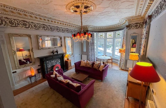 1 Bed Character Filled Glasgow Apartment