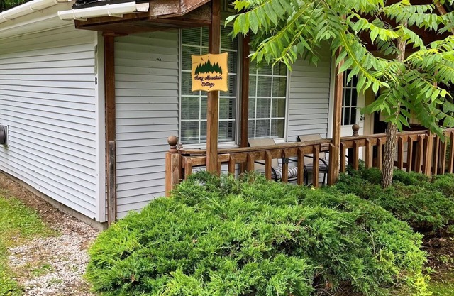 1 bed cottage, grill, fire pit, Very close to Red River Gorge!!