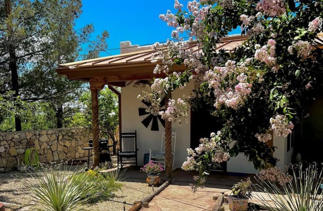1 bed cute casita near NMSU, pet friendly