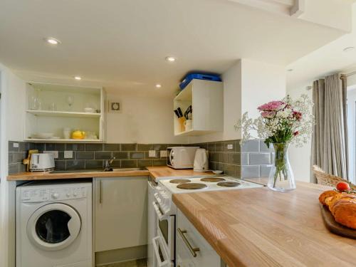 1 Bed in Tresaith 89316