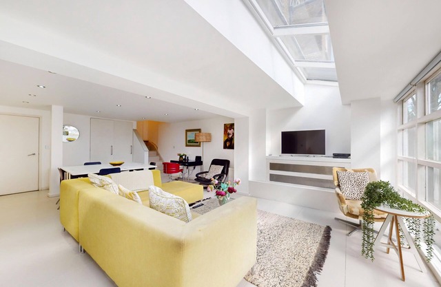 1 Bed Maisonette with Garden - 1 min to station