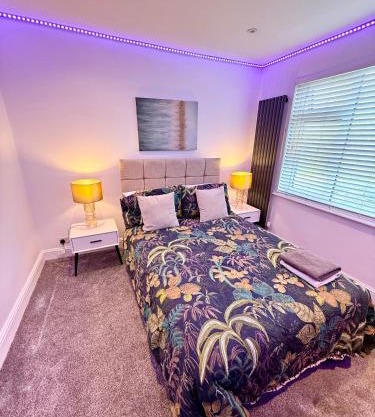 1 bed modern apartment walking distance from shopping mall