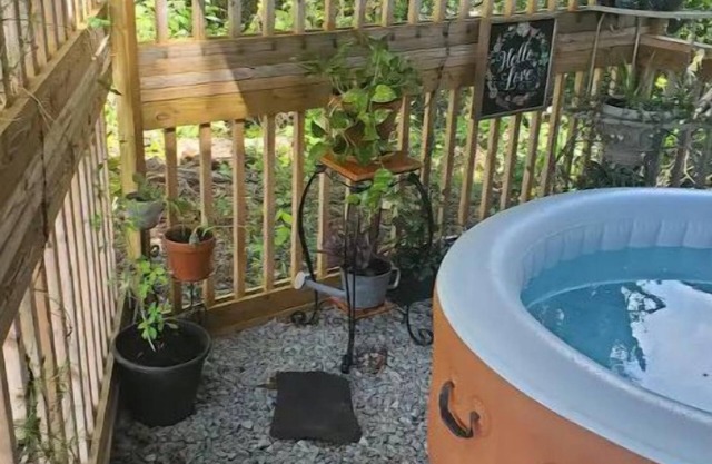1 bed shipping container in the country w/hot tub