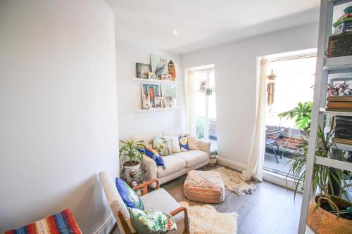 1 Bed with Balcony in Maidenhead by Elizabeth Line