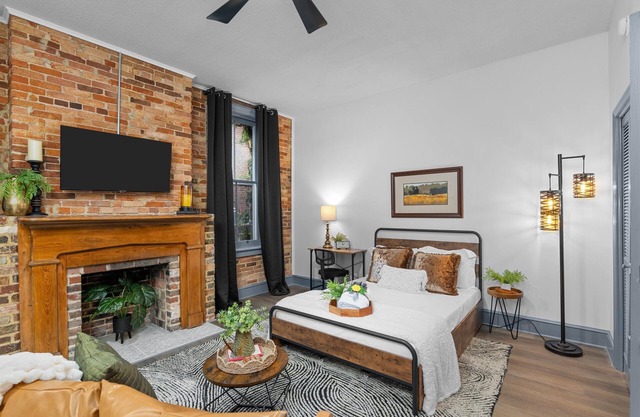 1 bedroom, 1 bathroom studio apartment in Downtown Augusta