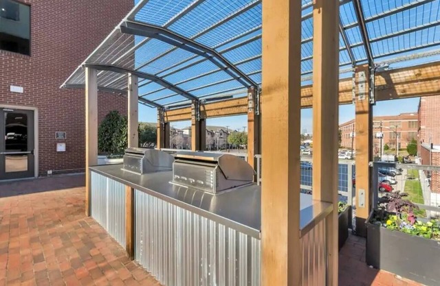 1 bedroom 2 beds Dallas with parking uptown Dallas
