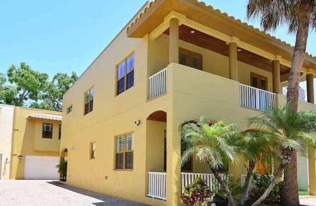 1 Bedroom 647793 by Houzlet
