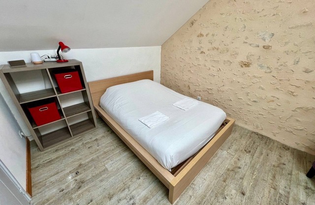 1 bedroom apartment in Lussac-les-Chateaux