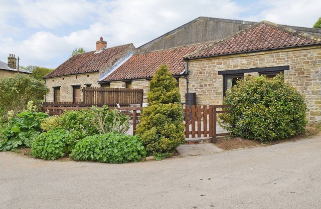 1 bedroom accommodation in High Yedmandale near West Ayton