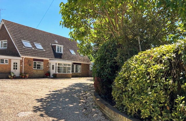 1 bedroom accommodation in Wick, near Littlehampton