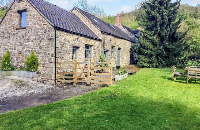 A truly beautiful cottage in the heart of the Peak District along the Manifold cycle track.