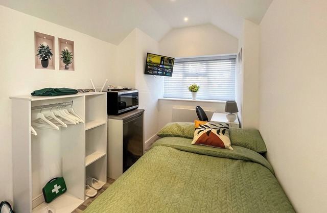 1 bedroom accommodation in Carshalton