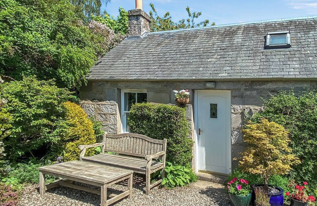 Elnagar Cottage is a delightful one bedroom holiday cottage in Pitlochry, ideal for couples.