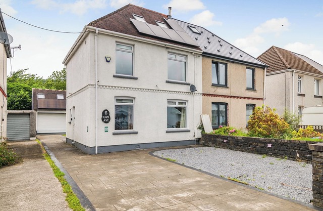 This stylish loft annexe makes a perfect base for your break in Waterfall Country.