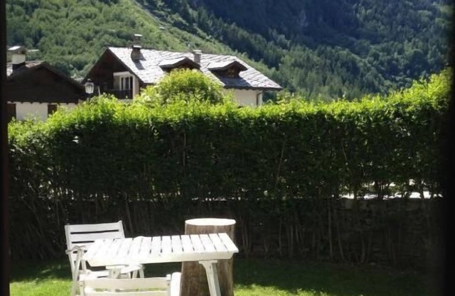 Apartamento de 1 dormitorio con jardín privado y el monte. Blanc