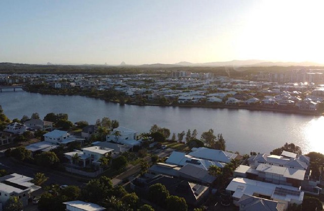 Hidden Gem by the Lakeside & Close to the Beach