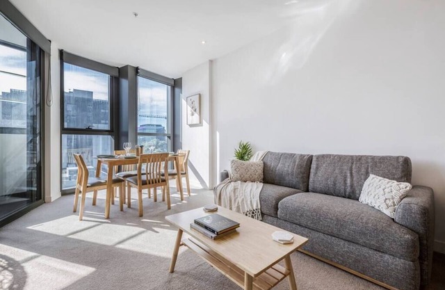 1 bedroom apartment close to MCG!