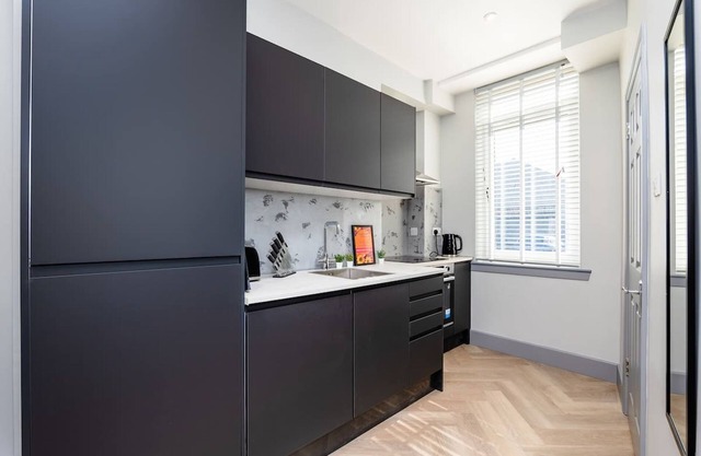 1 Bedroom Apartment-free Parking