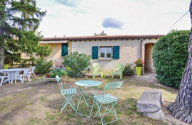 Acogedora casa de 1 dormitorio en Visan