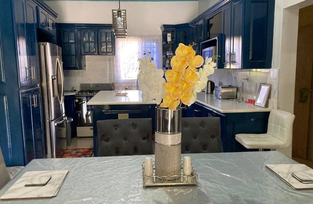1 Bedroom Blissful Retreat - A/C & Private Garden