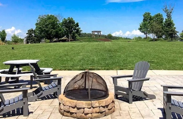 1 Bedroom Carriage House Apartment, 15 minutes to Downtown Charlottesville!