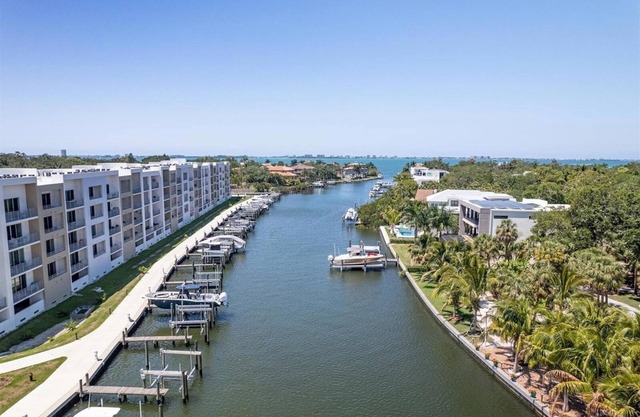 1-bedroom condo in fabulous Sarasota, Minutes from Siesta Key and Lido Beach