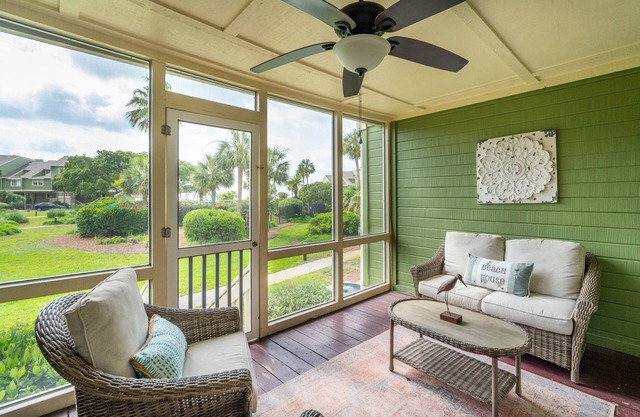 1 Bedroom condo, Steps to Beach Access & Pool - 7B Mariners Walk