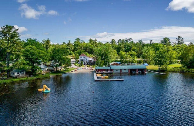 Pine Lake: 1-Bedroom Cottage #1 "White Pine"