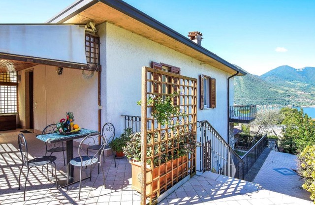 1 Bedroom Cozy Apartment In Monte Isola